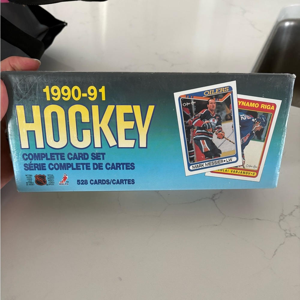 Lot of hundreds of 90’s hockey cards (some brand new in sealed box)